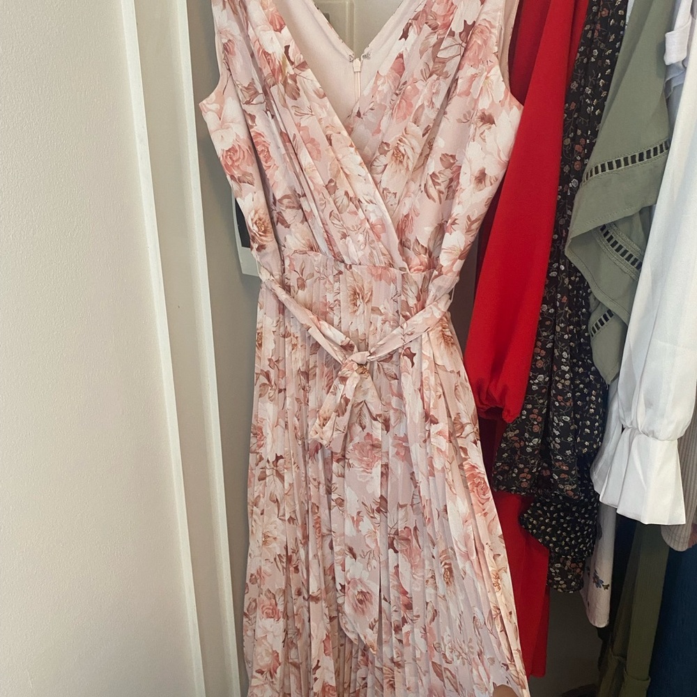Dress - Picture 2 of 2